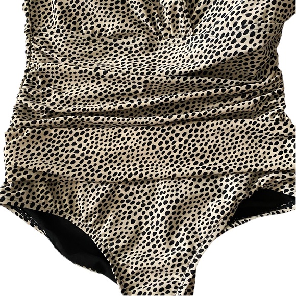 Ellen Tracy 1PC Swimsuit Cheetah Print- Sz 14 - Picture 5 of 7